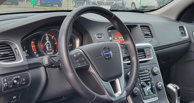 Volvo V60 cena 55900 przebieg: 212000, rok produkcji 2017 z Kraków małe 436
